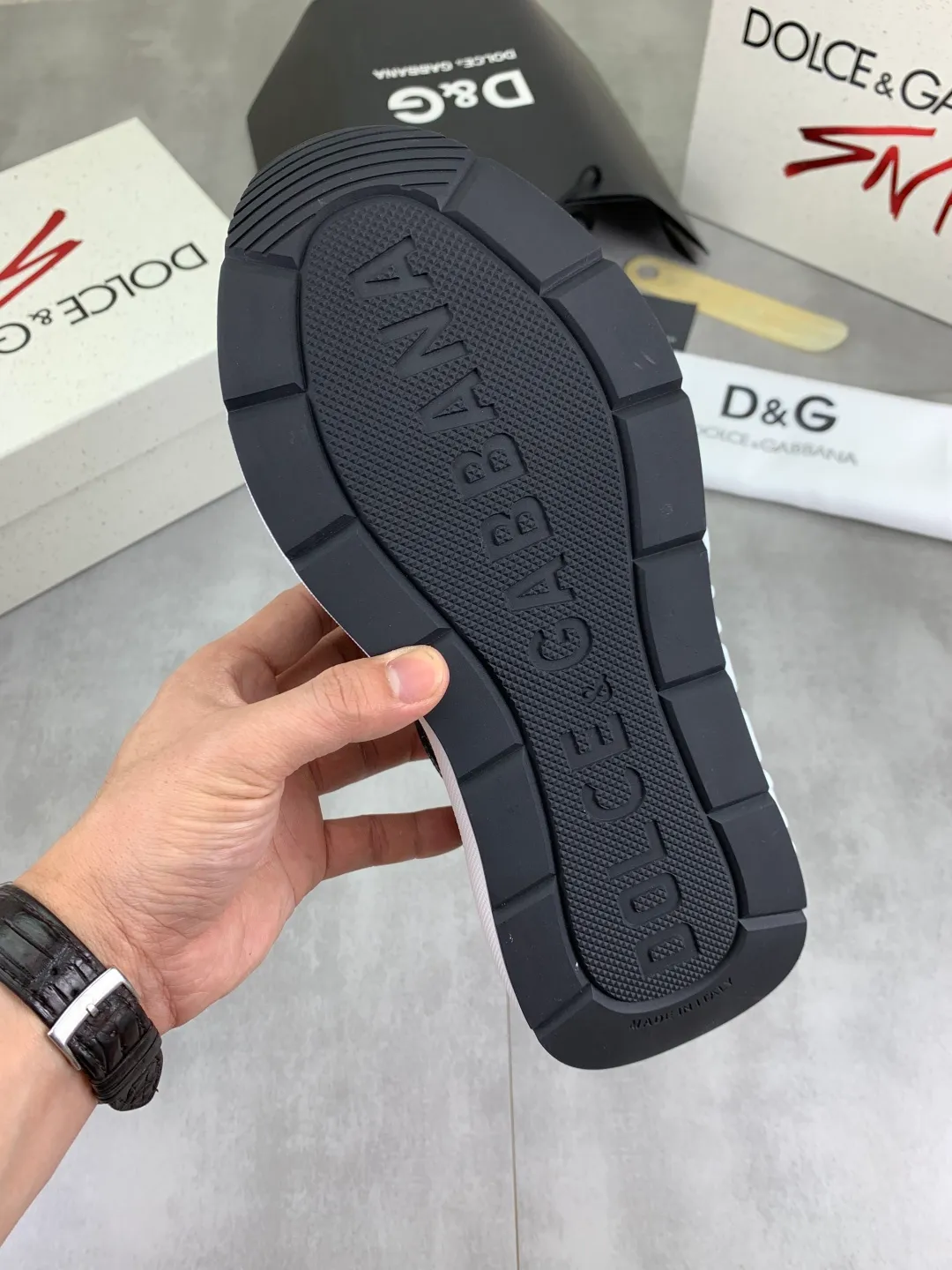 Men's men's shoes 💰P580💰[New model] Couple 🧑‍🤝‍🧑 style Top original order quality Synchronized with "DOLCE&GABBANA [Dolce & Gabbana] ~ High quality." Effect Low-top casual DG men's shoes, loved by many celebrities, using high-end imported top-layer calfskin splicing design + cowhide feet, simple and elegant, perfectly interpreting the latest inspiration of shoes, integrating classics and fashion. Luxurious dreams, dominating fashion Suitable for drivers, light and comfortable to drive, light and breathable for outdoor travel, high-end quality, trustworthy, 6️⃣colors🉑️ to choose from! Code number: 35-46